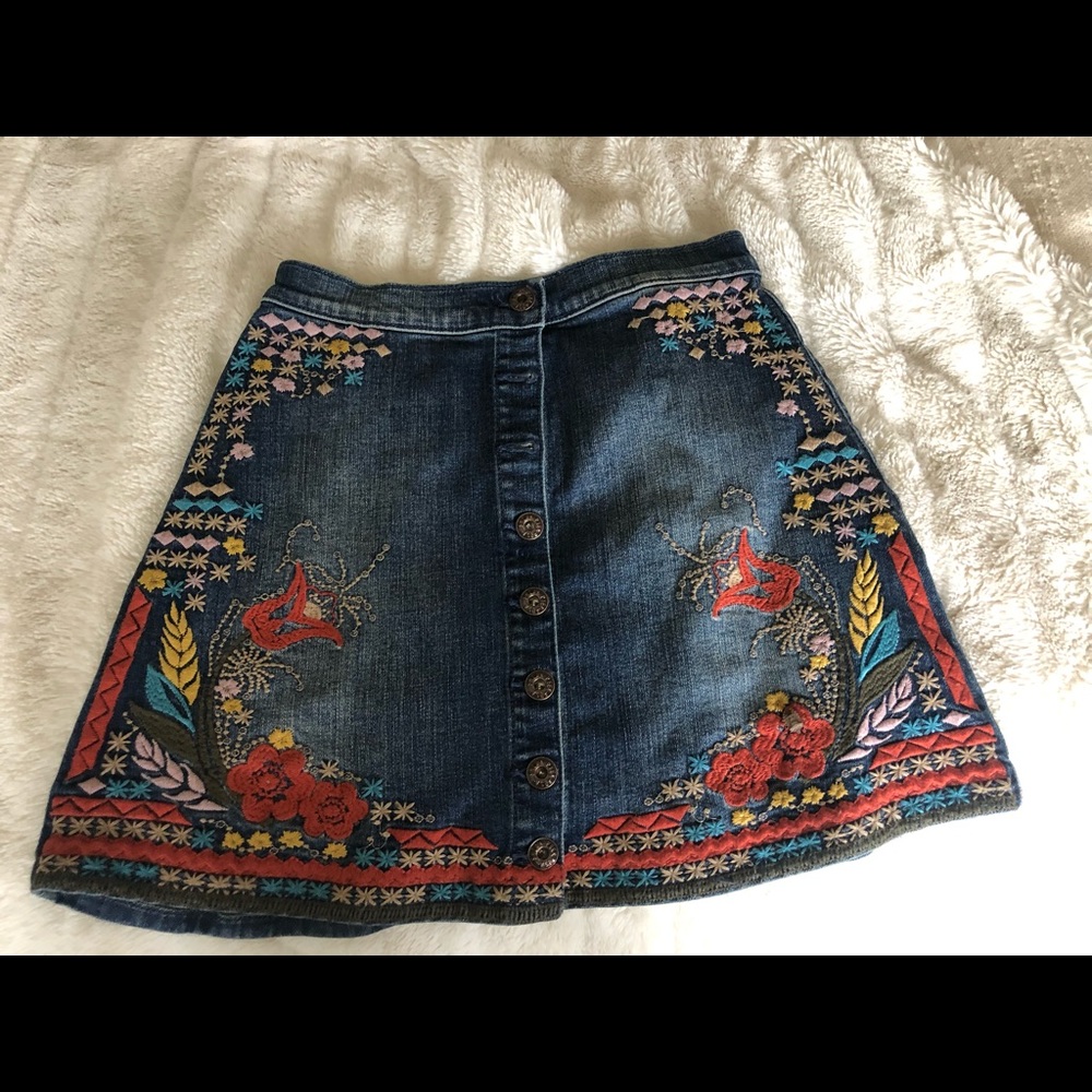 Mini embroidered skirt